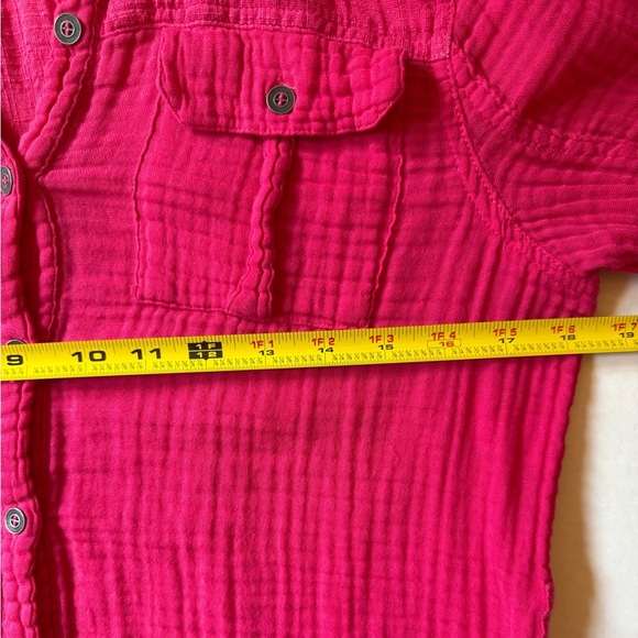 We the Free Magenta Pink Long Sleeved Gauze Button Up Lightweight Pockets Sz Med - Picture 12 of 12